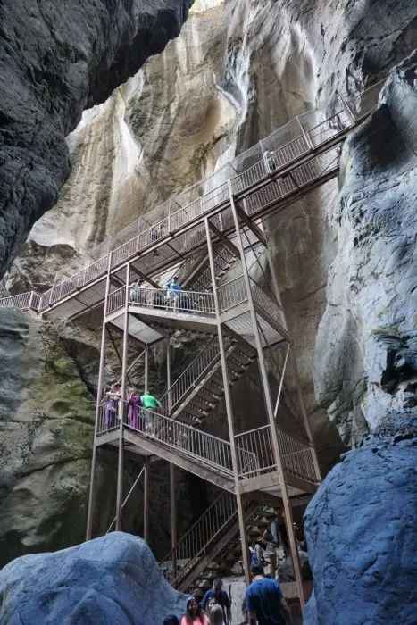 the stairs leading down to lower box canyon falls