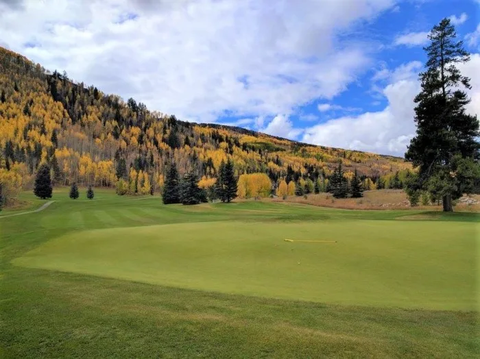 showing a golf course as a Harvest Hosts Location example