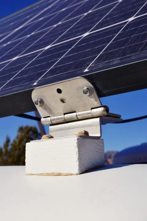 Solar Panel tilt mount using hinges