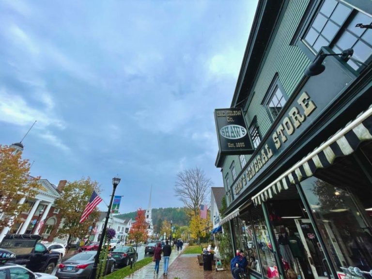Ultimate Guide To Stowe, VT Best Things To Do tworoamingsouls