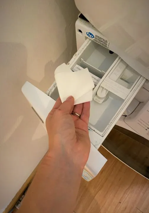 how to fold a, Earth Breeze laundry detergent sheet into a front loading laundry machine
