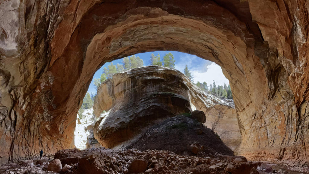 A massive overhang along Ashdown Creek.