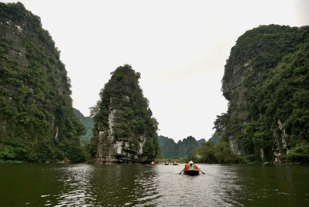 trang an boat tour location