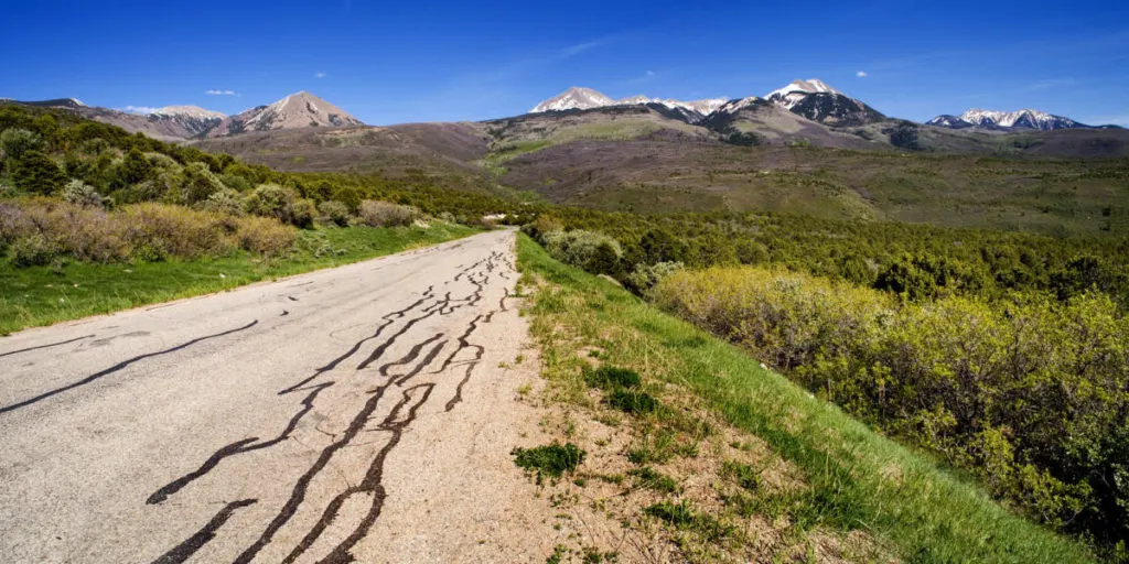 La Sal Loop Road is a paved mountain road in Moab, offering dispersed camping in the National Forest.