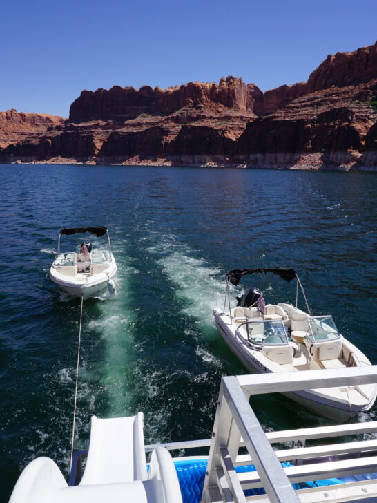 Staggered towing two powerboats on Lake Powell