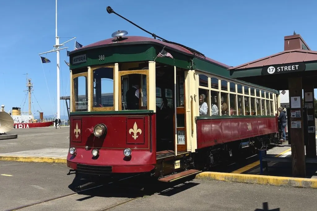 The Astoria Riverfront Trolley