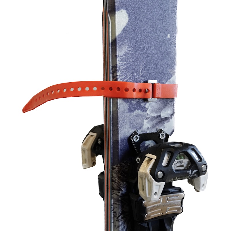 A rubber ski strap is the best way to keep skis together.